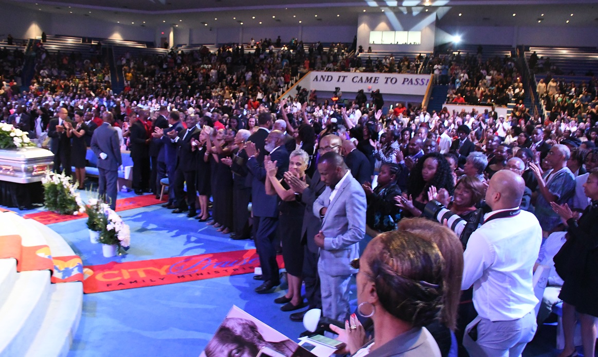 Newswire : Thousands of celebrities, luminaries and ordinary people bid