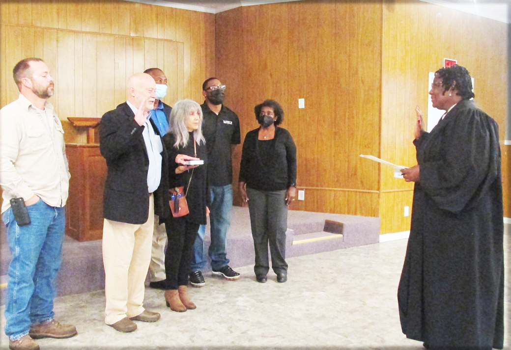 Quarles sworn in as Forkland’s District 1 Councilman Greene County