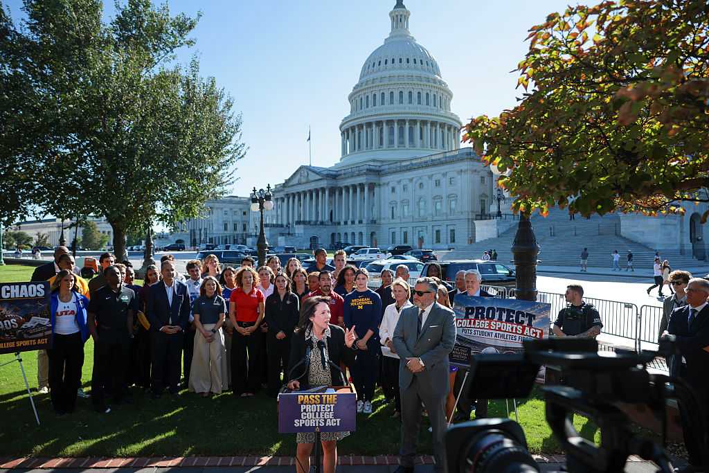 Senate passes college sports bill that would rein in athlete payments and transfers